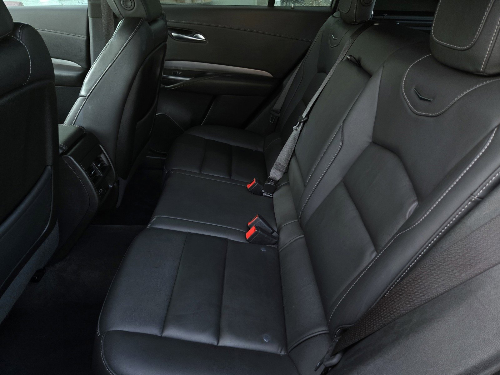 Used 2024 Cadillac XT4 Premium Luxury image 11