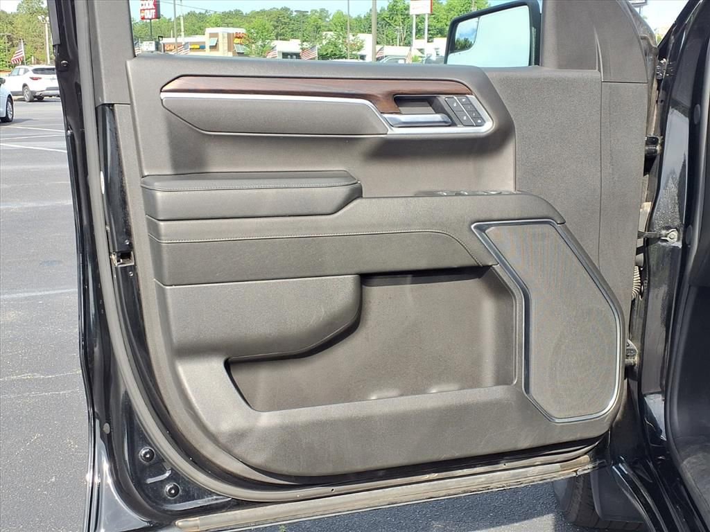 Used 2025 GMC Sierra 1500 SLT RWD image 4