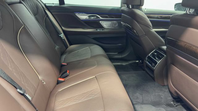 Used 2019 BMW 750i w/ Autobahn Package RWD image 16