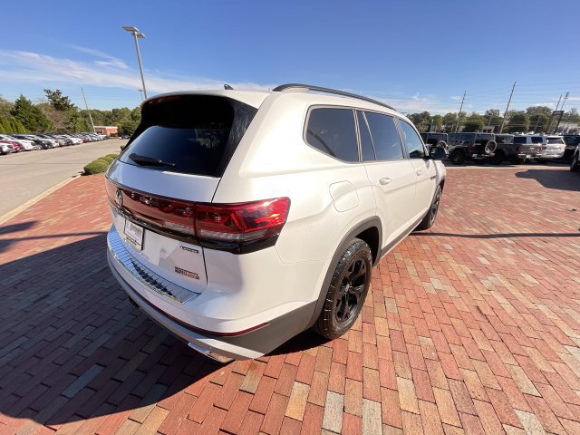 Used 2024 Volkswagen Atlas Peak Edition SEL AWD/4WD image 32