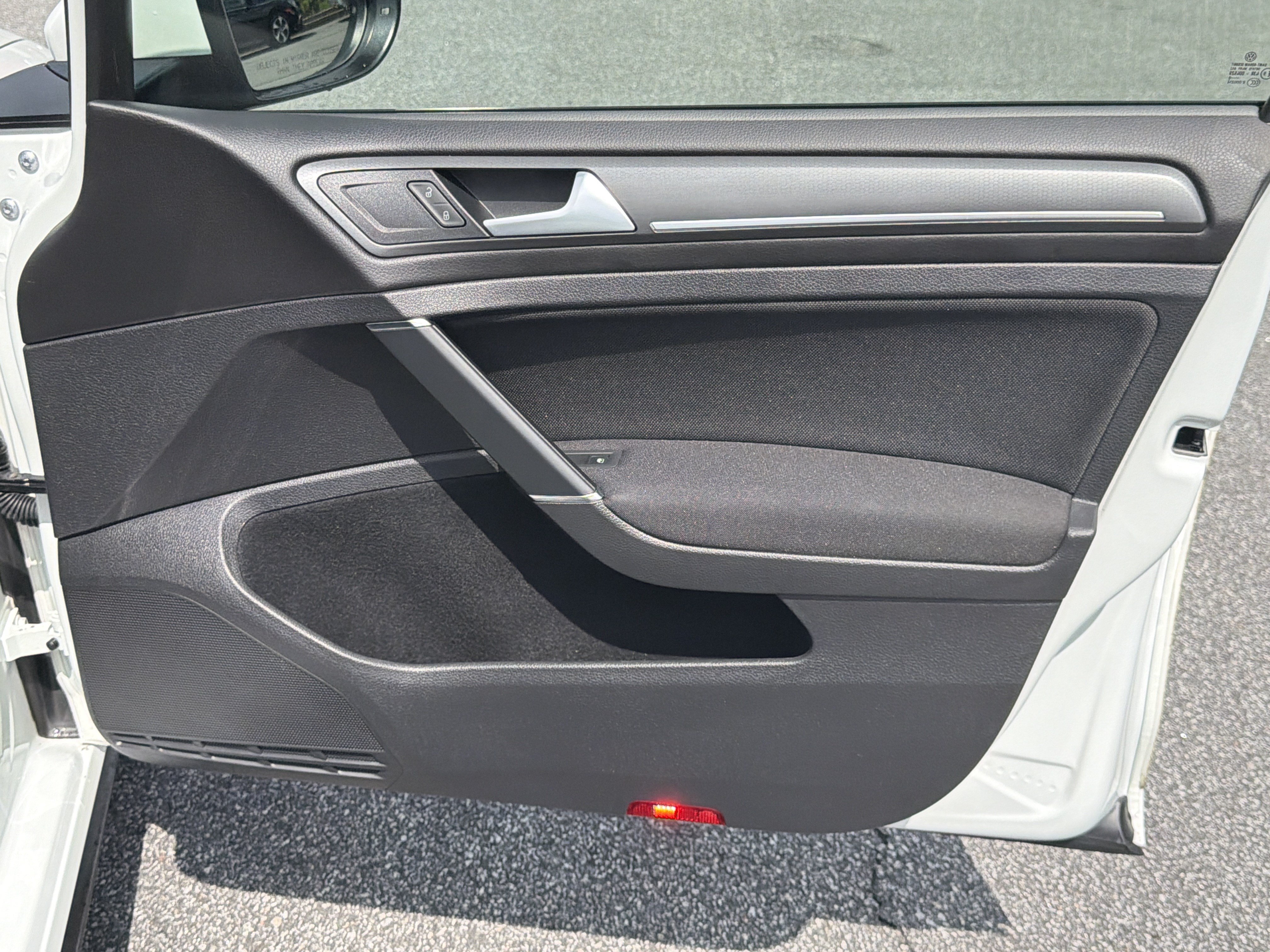 Used 2018 Volkswagen GTI SE FWD image 17