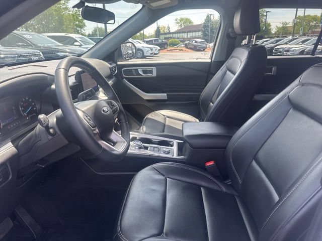 Used 2023 Ford Explorer XLT w/ Equipment Group 202A AWD/4WD image 8