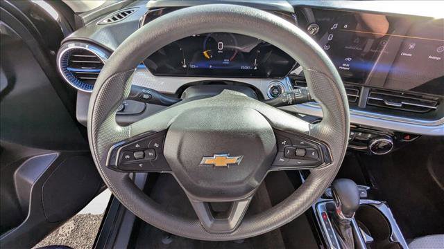 Used 2025 Chevrolet Trax LT image 13