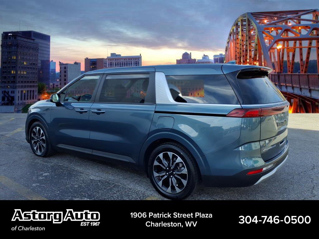 Used 2022 Kia Carnival EX image 5