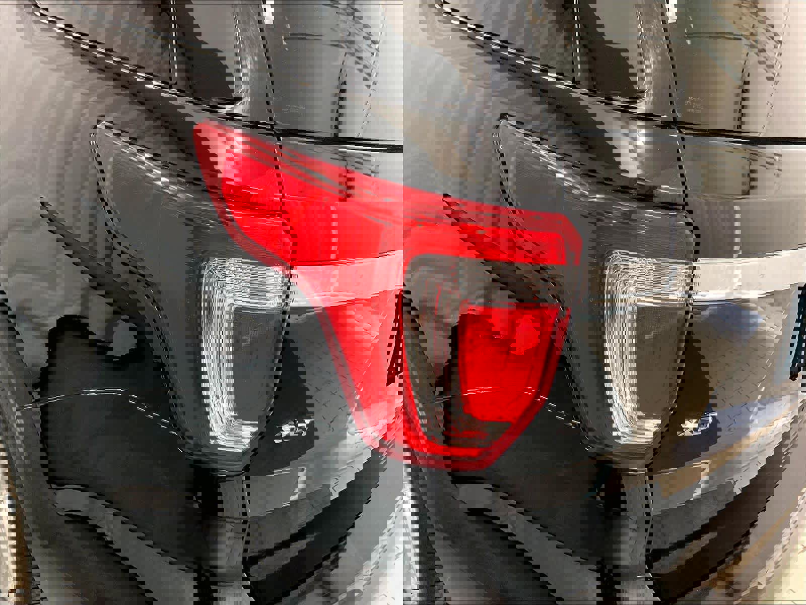 Used 2017 Ford Explorer XLT w/ Equipment Group 202A AWD/4WD image 35