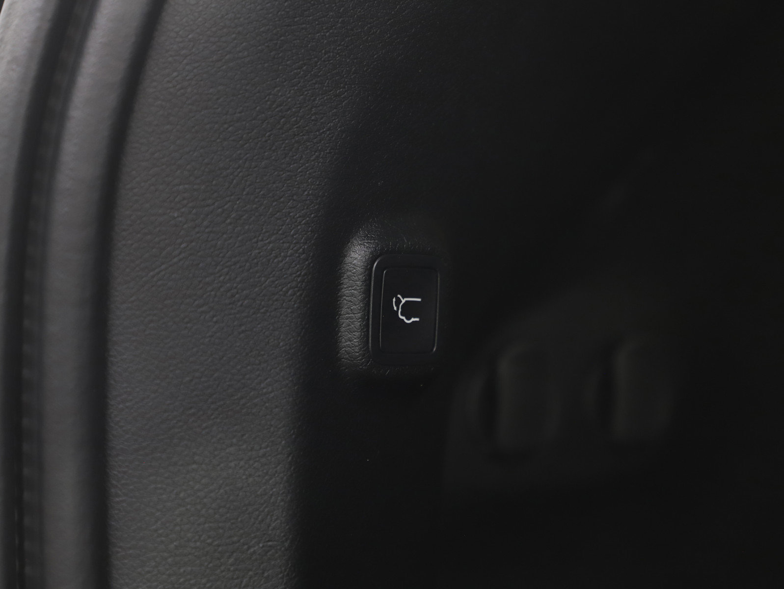 Used 2019 Jeep Cherokee Limited image 17