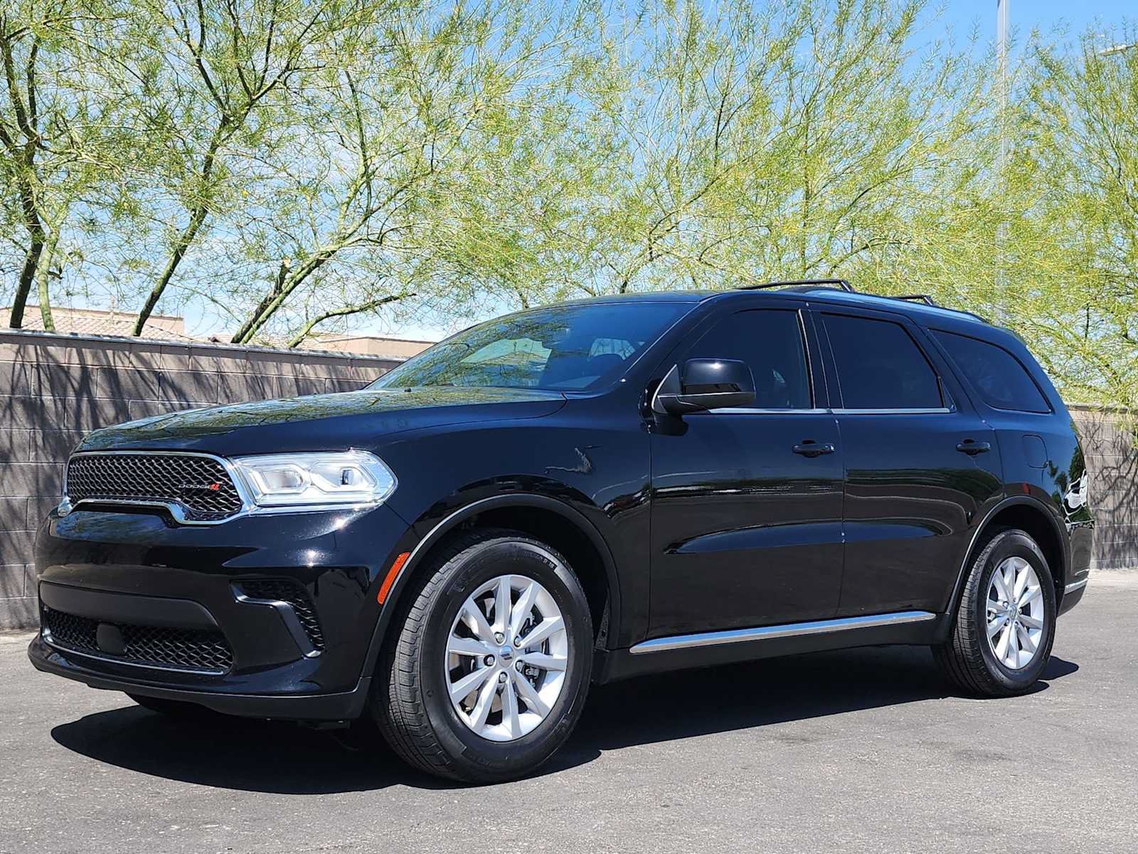Used 2023 Dodge Durango SXT Launch Edition RWD image 4