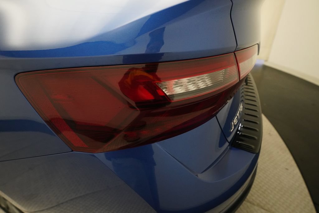 Used 2023 Volkswagen Jetta SE FWD image 32