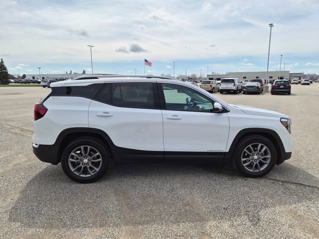 Used 2023 GMC Terrain SLT w/ LPO, Floor Liner Package FWD image 4