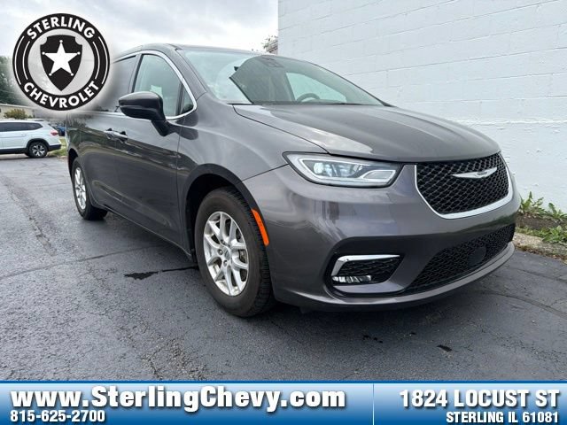 Used 2023 Chrysler Pacifica Touring-L FWD image 7
