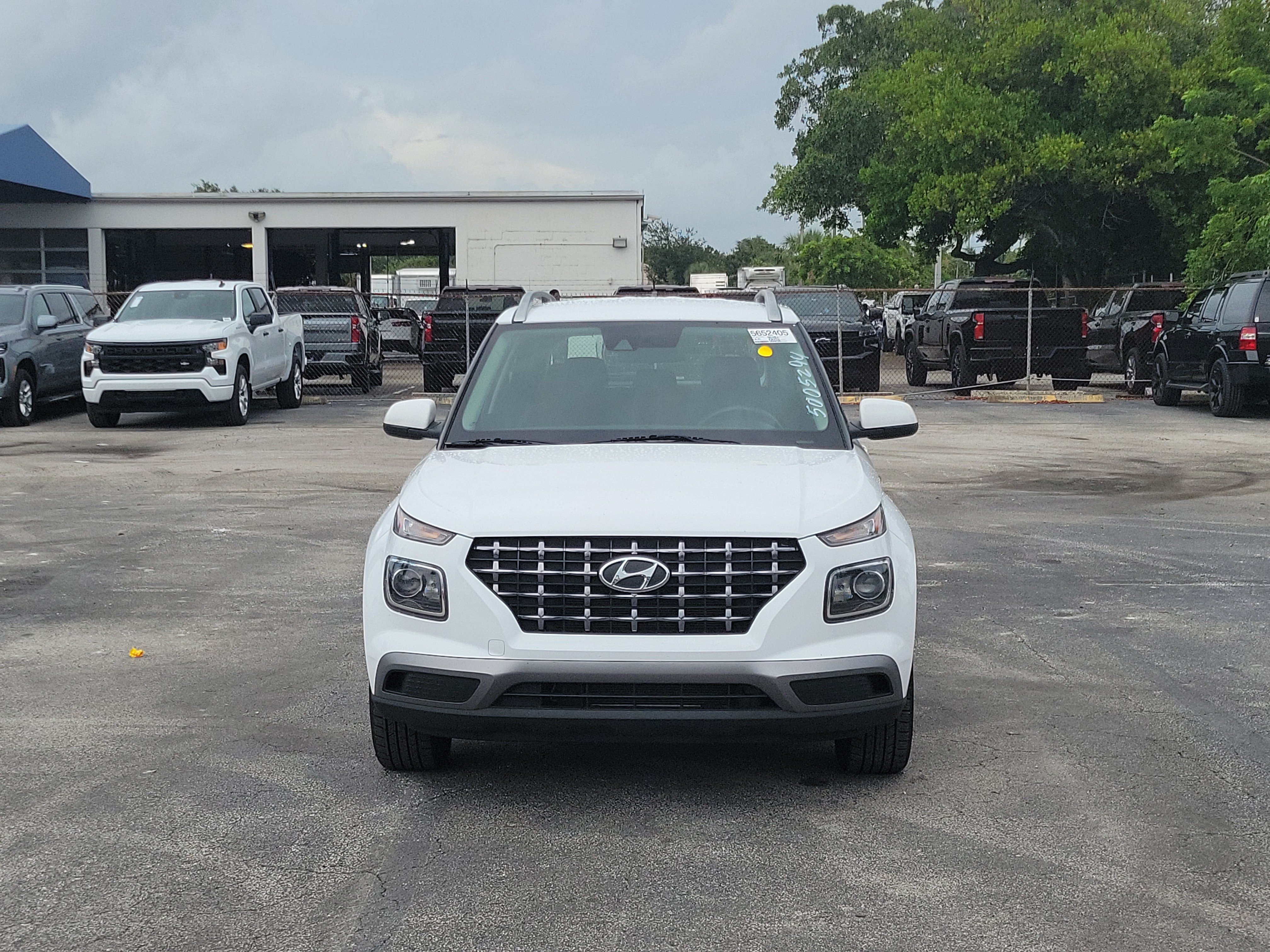 Used 2021 Hyundai Venue SEL FWD image 8