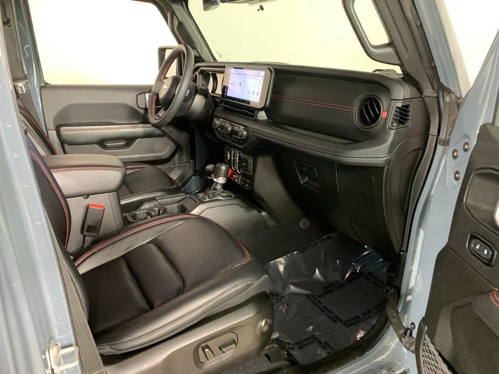 Used 2024 Jeep Wrangler Unlimited Rubicon w/ Capability Package AWD/4WD image 38