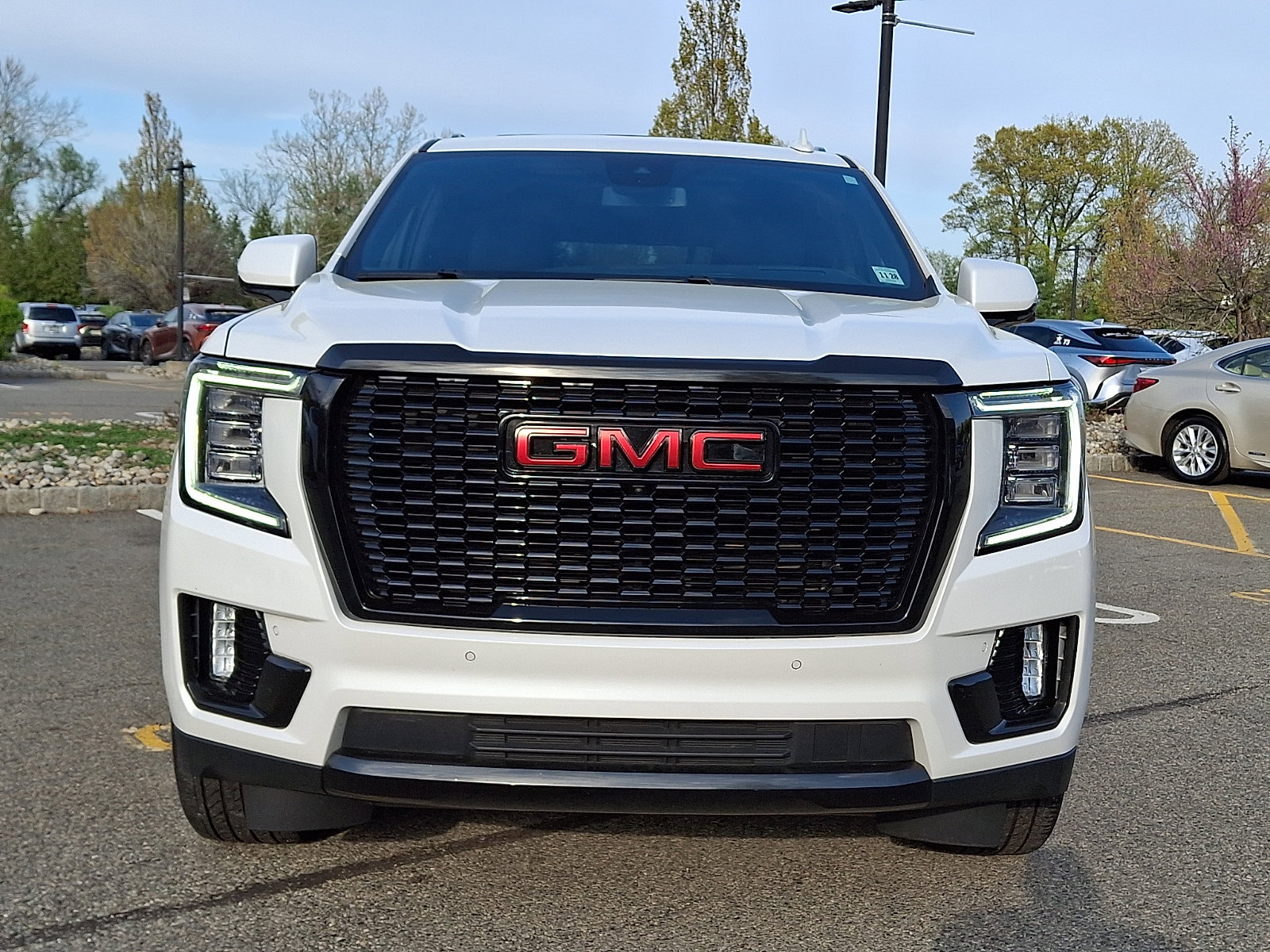 Used 2023 GMC Yukon XL Denali AWD/4WD image 2