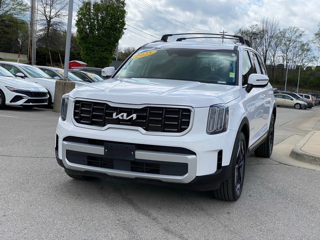 Used 2025 Kia Telluride S image 3