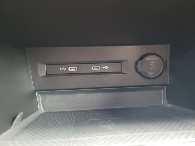 Used 2022 Volkswagen Taos SEL image 25