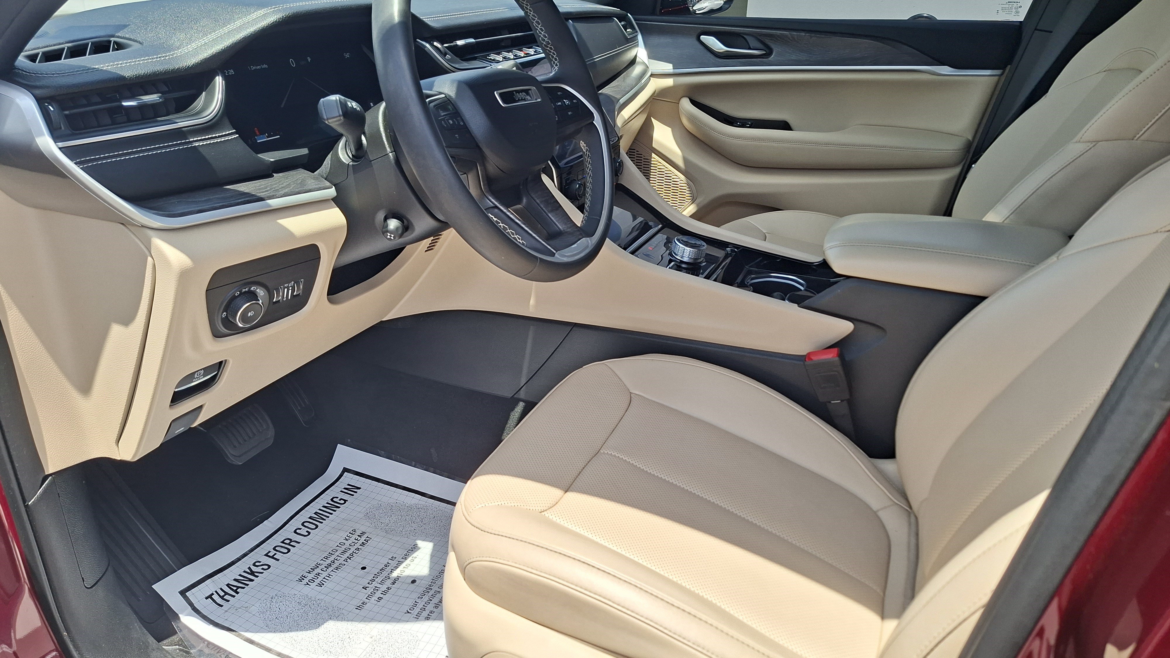 Used 2023 Jeep Grand Cherokee L Limited w/ Luxury Tech Group II AWD/4WD image 9