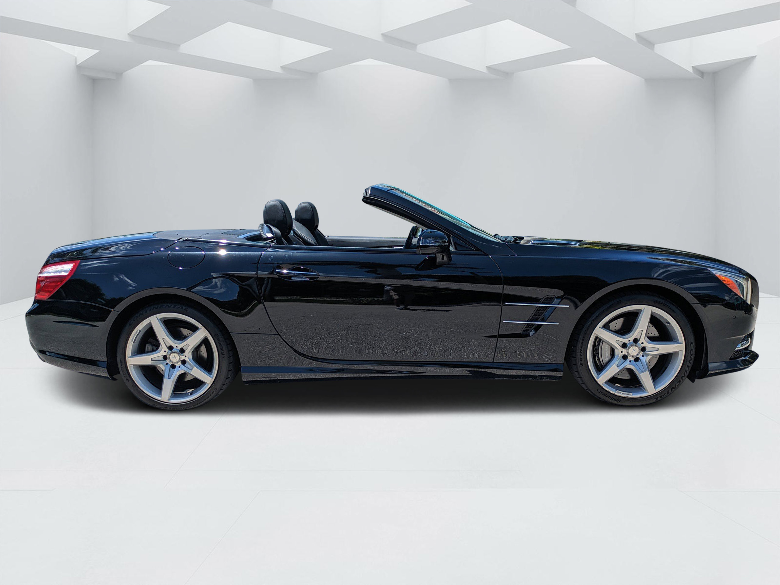 Used 2015 Mercedes-Benz SL 400 image 2