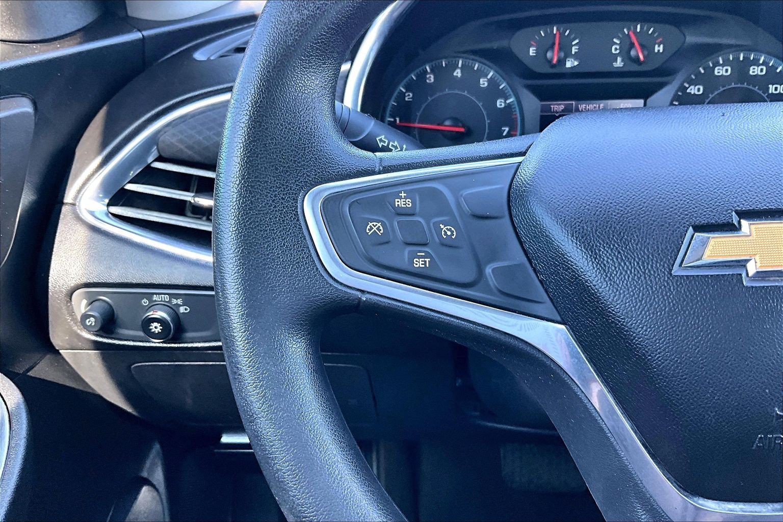 Used 2018 Chevrolet Malibu LT FWD image 19