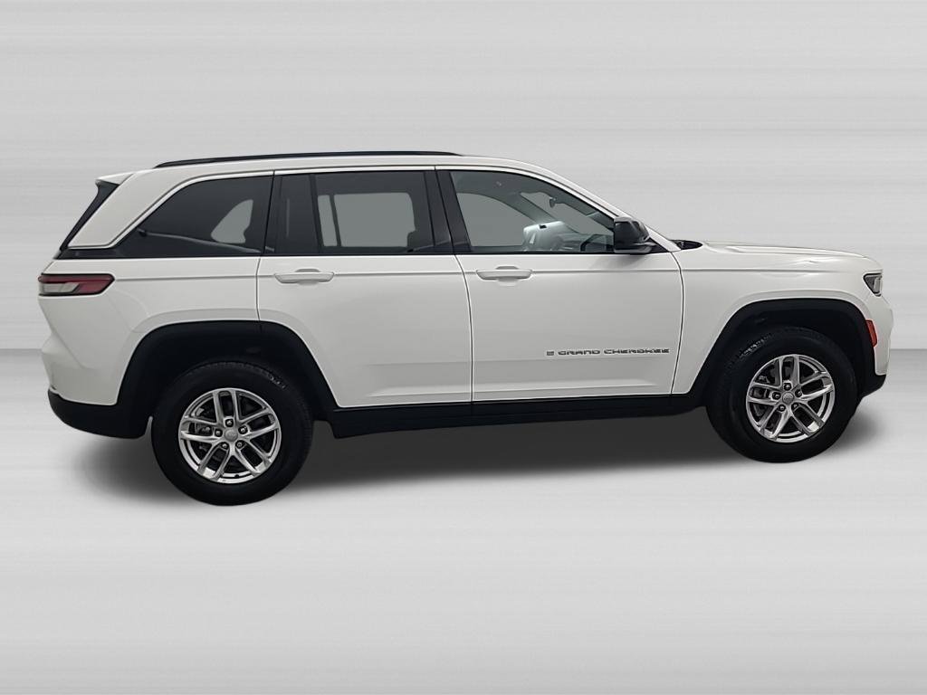 Used 2025 Jeep Grand Cherokee Laredo X w/ Luxury Tech Group I AWD/4WD image 11