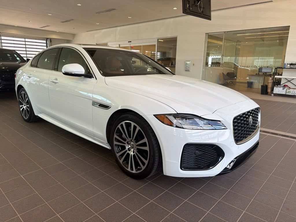 Used 2024 Jaguar XF R-Dynamic SE AWD/4WD image 7