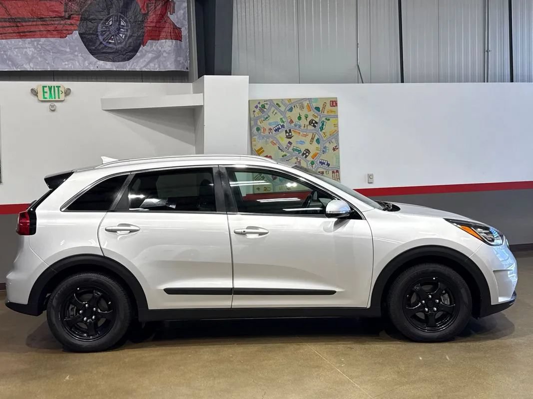 Used 2019 Kia Niro EX Premium w/ Sunroof Package FWD image 4