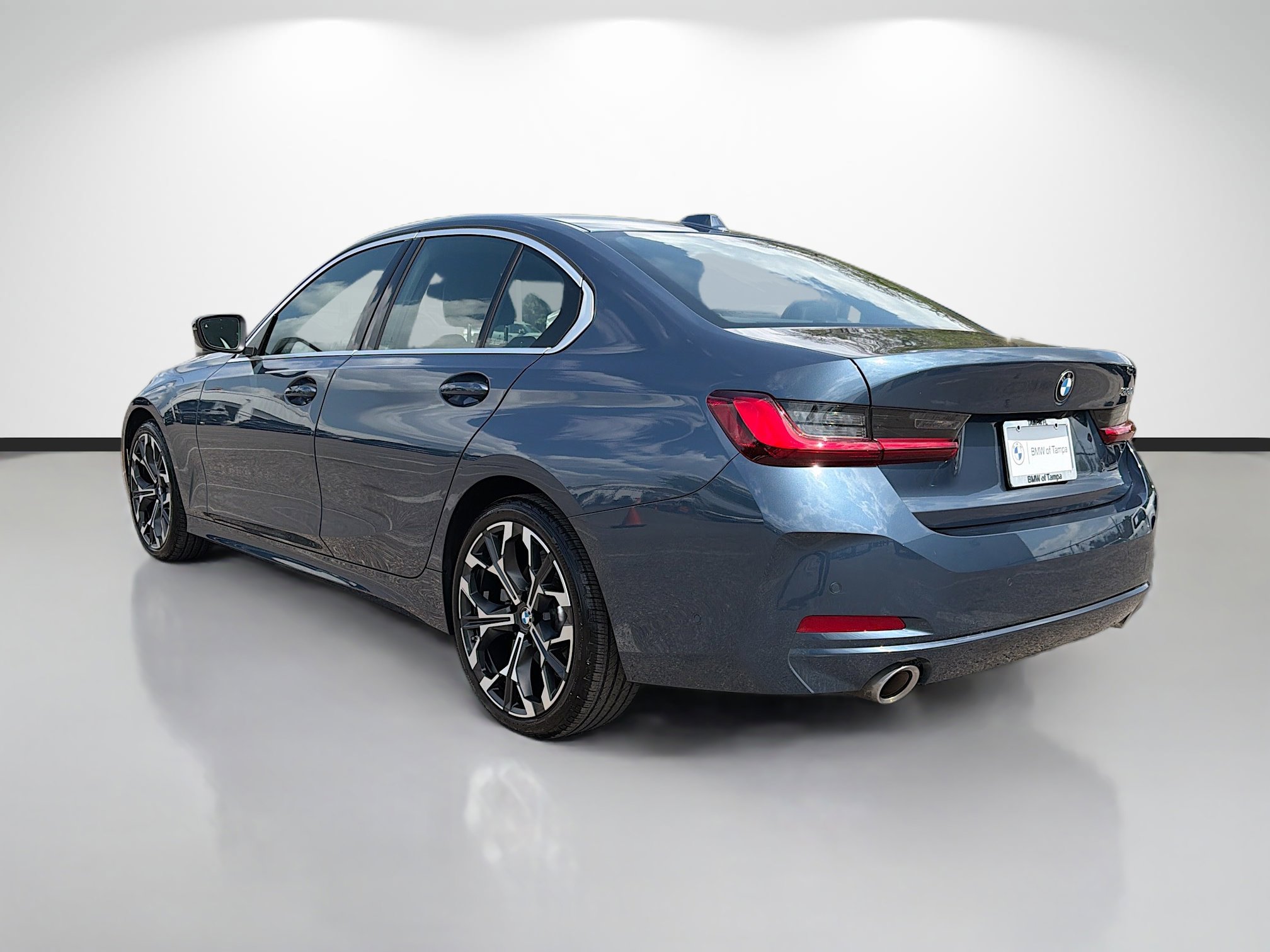 Used 2025 BMW 330i Sedan RWD image 5
