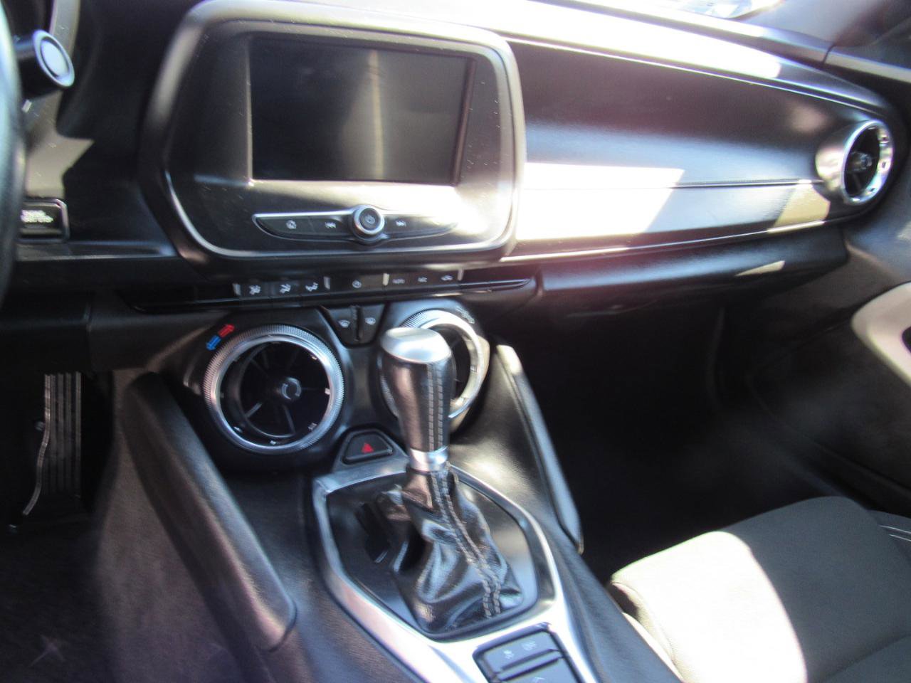 Used 2020 Chevrolet Camaro LT RWD image 17