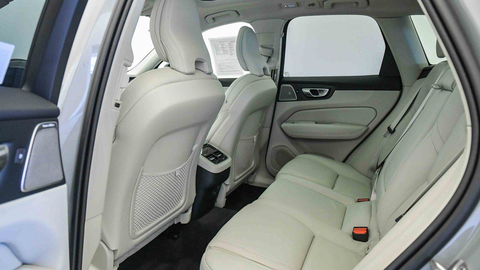 Certified 2025 Volvo XC60 B5 Ultra w/ Protection Package Premier image 21