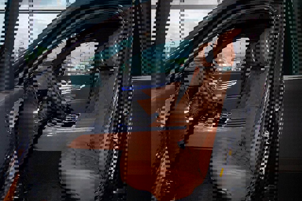 Used 2025 BMW i7 eDrive50 w/ Premium Package image 19