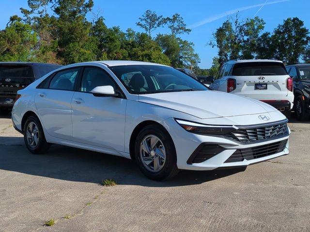New 2026 Hyundai Elantra SE FWD image 3