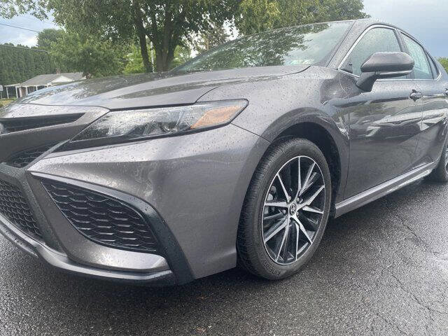 Used 2023 Toyota Camry SE image 4