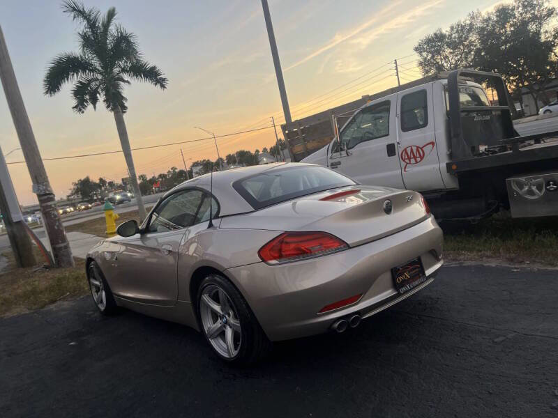 Used 2009 BMW Z4 sDrive30i image 16