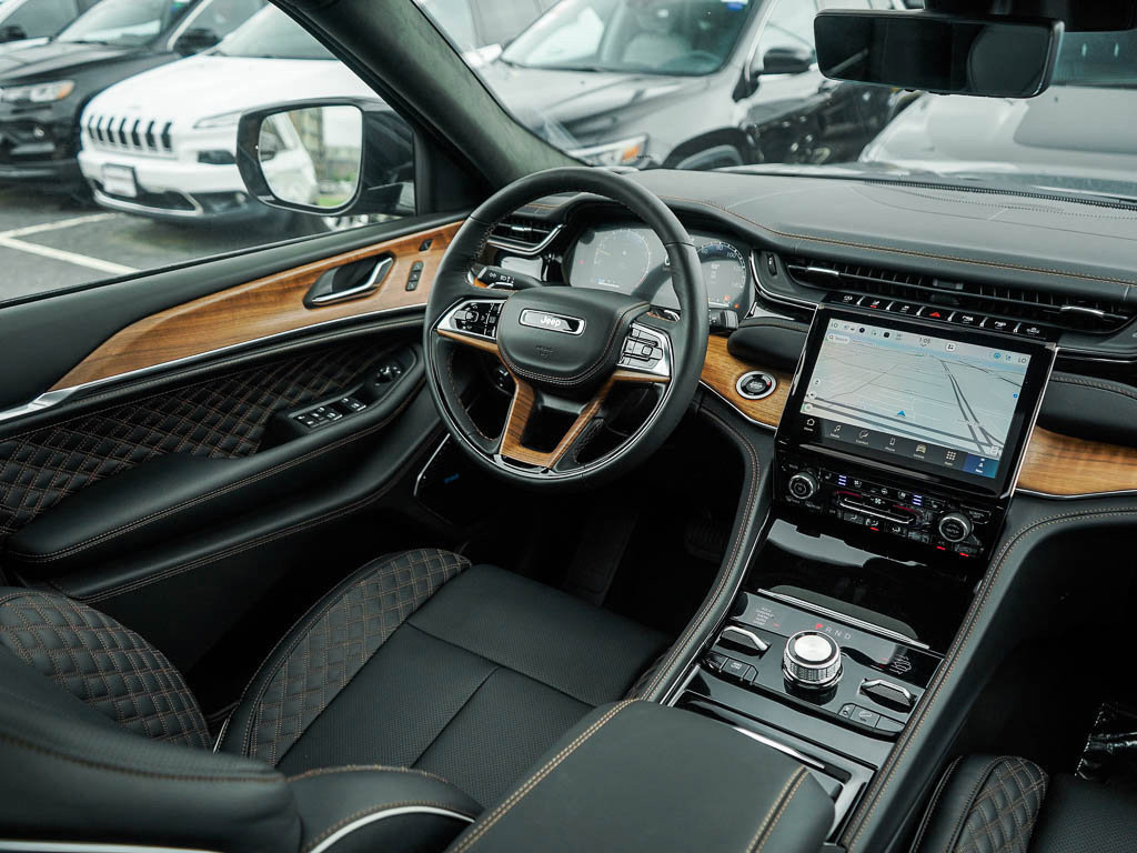 New 2025 Jeep Grand Cherokee Summit image 14