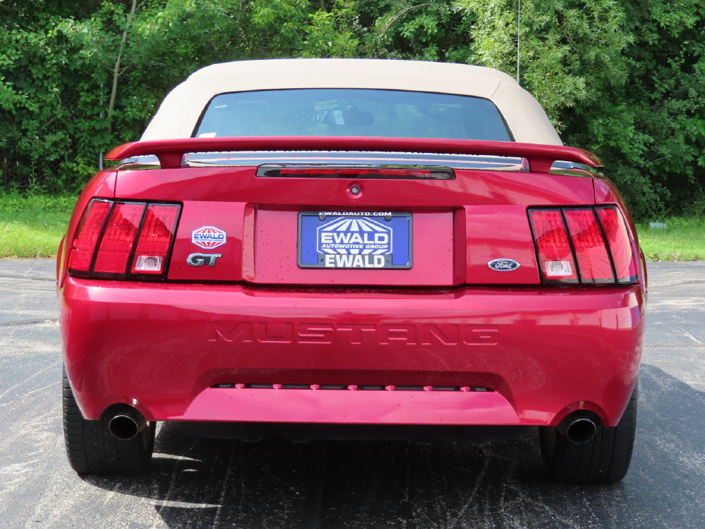 Used 2004 Ford Mustang GT RWD image 16