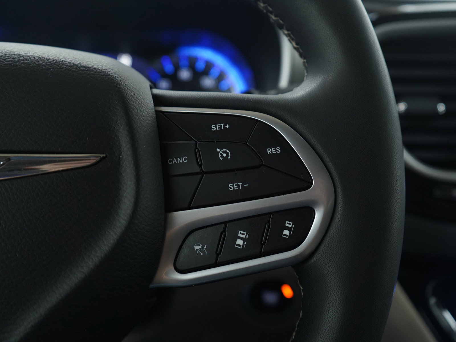 Used 2022 Chrysler Pacifica Touring-L image 29