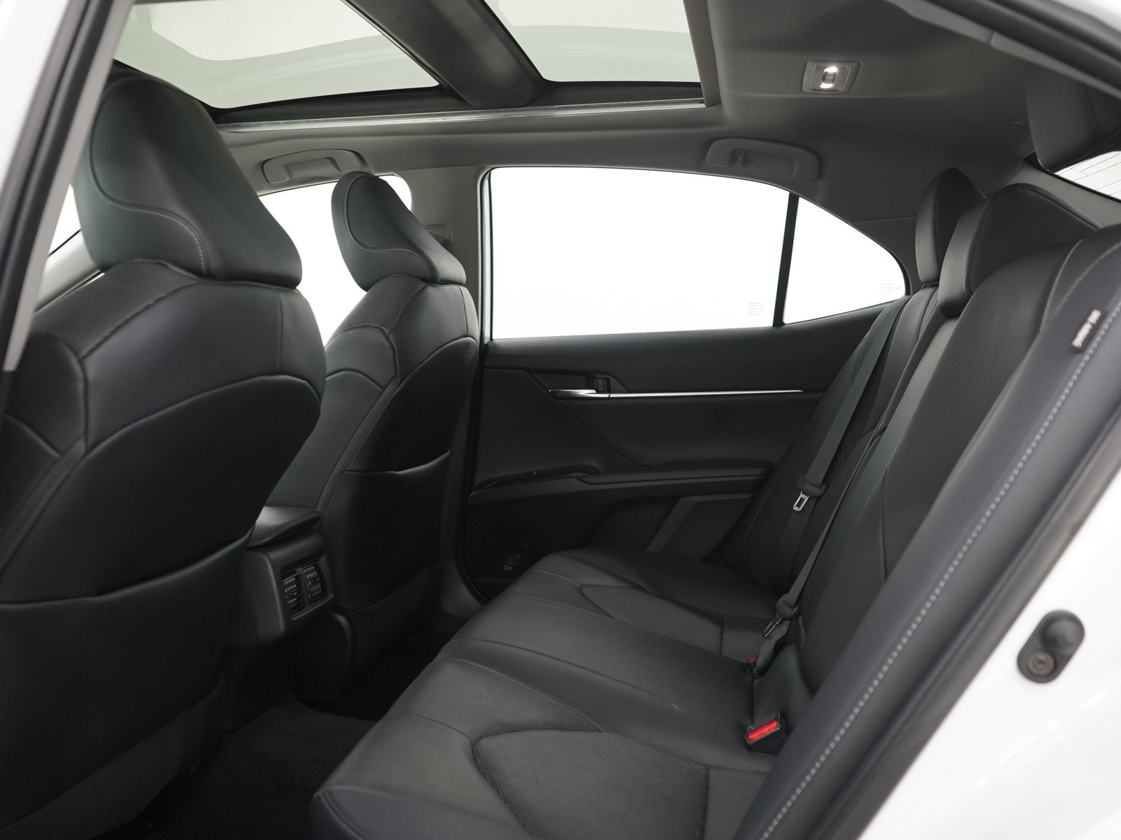 Used 2020 Toyota Camry XSE FWD image 17