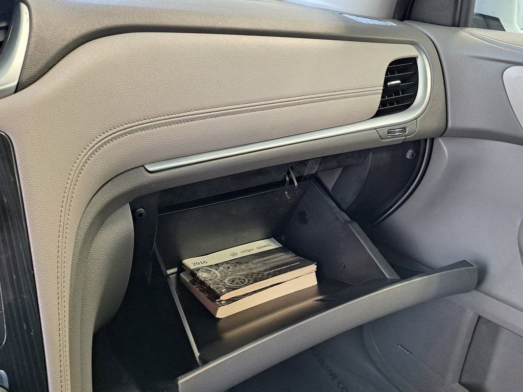 Used 2016 Chevrolet Traverse LT image 19