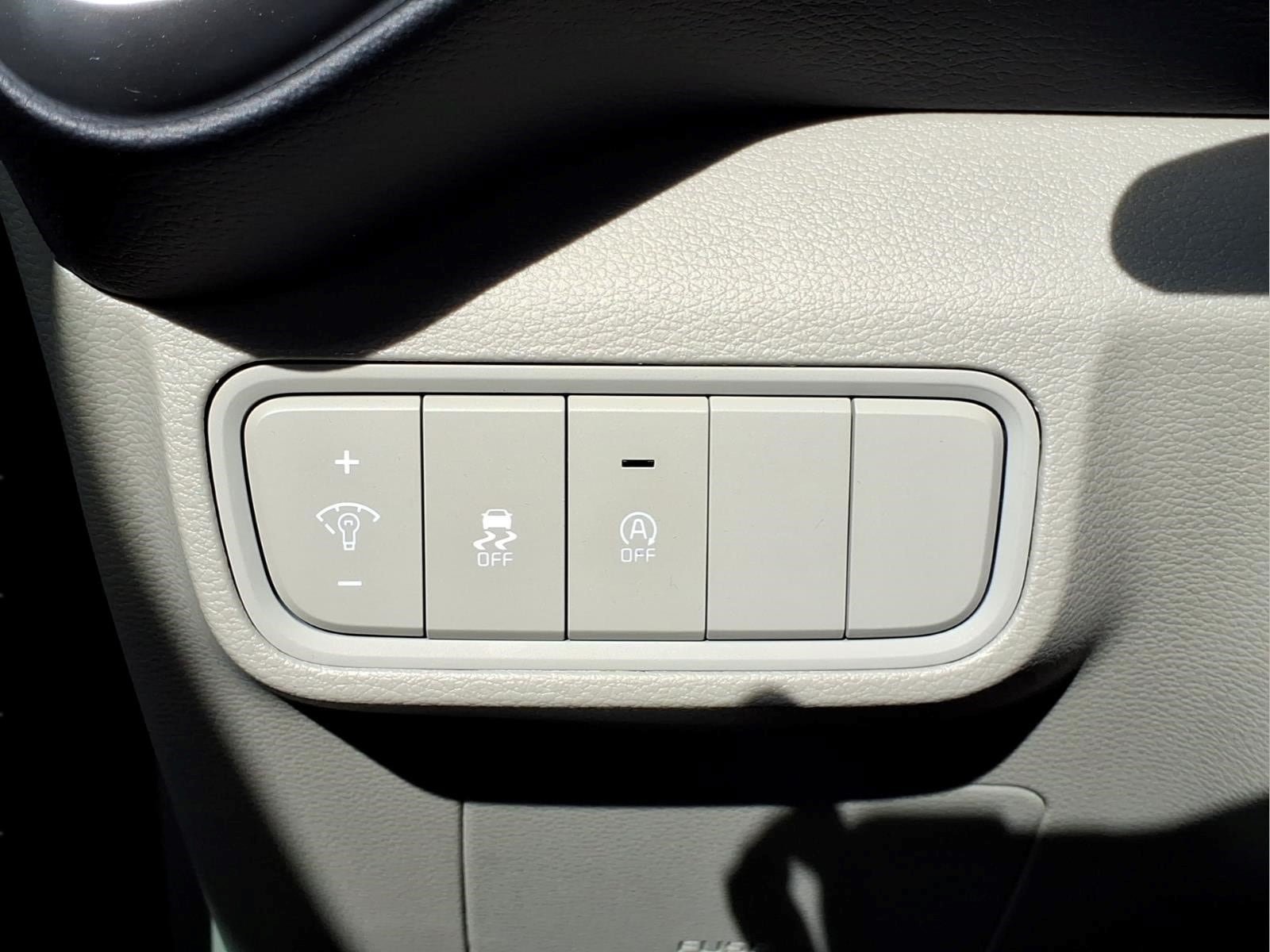 Used 2025 Kia Soul LX w/ LX Technology Package FWD image 22