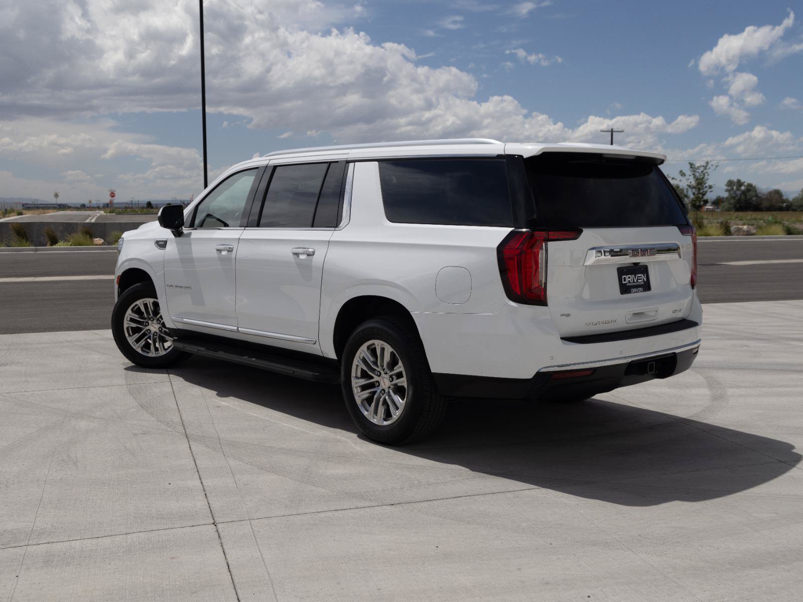 Used 2021 GMC Yukon XL SLT AWD/4WD image 5