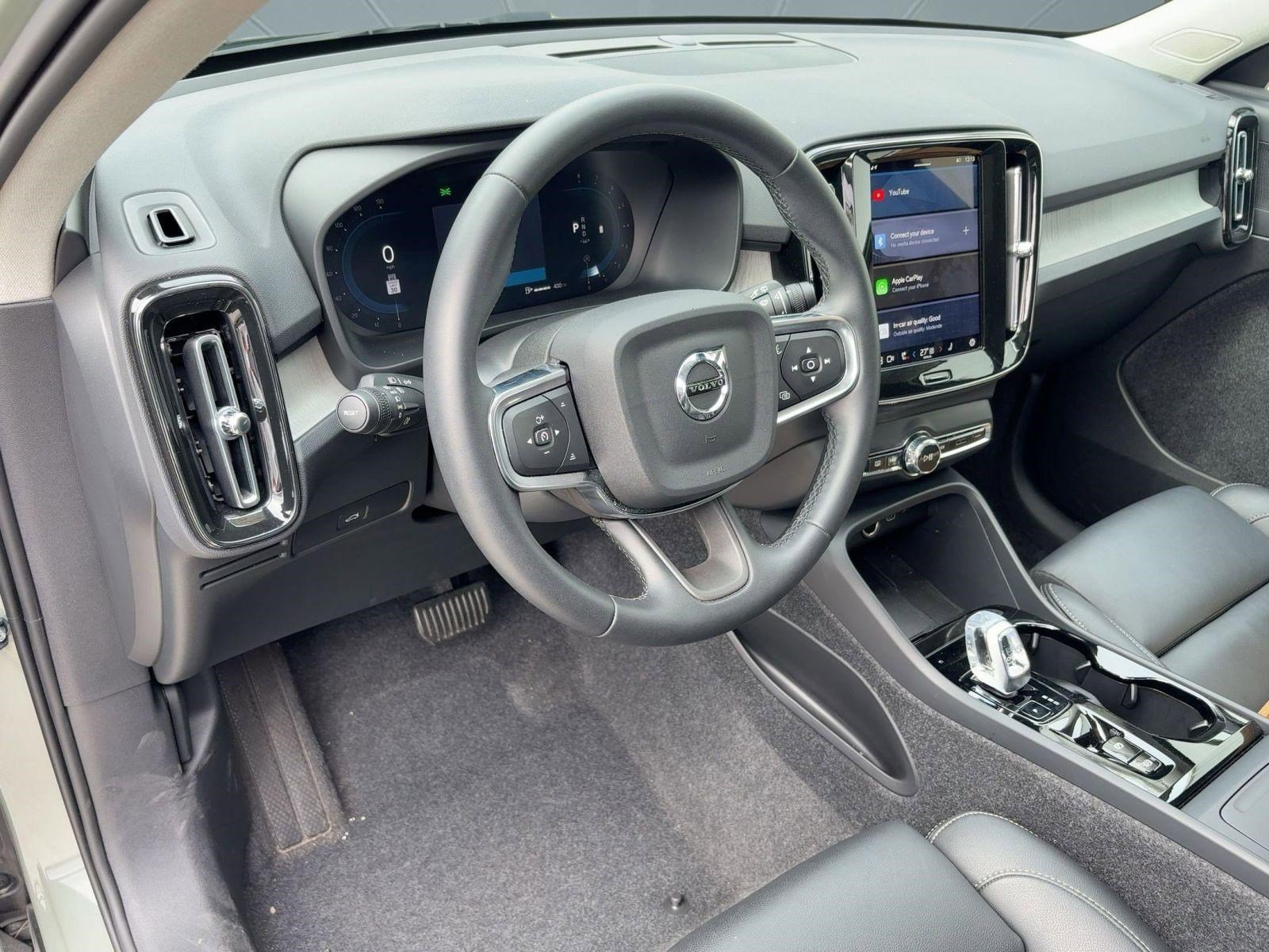 Certified 2025 Volvo XC40 B5 Plus image 30