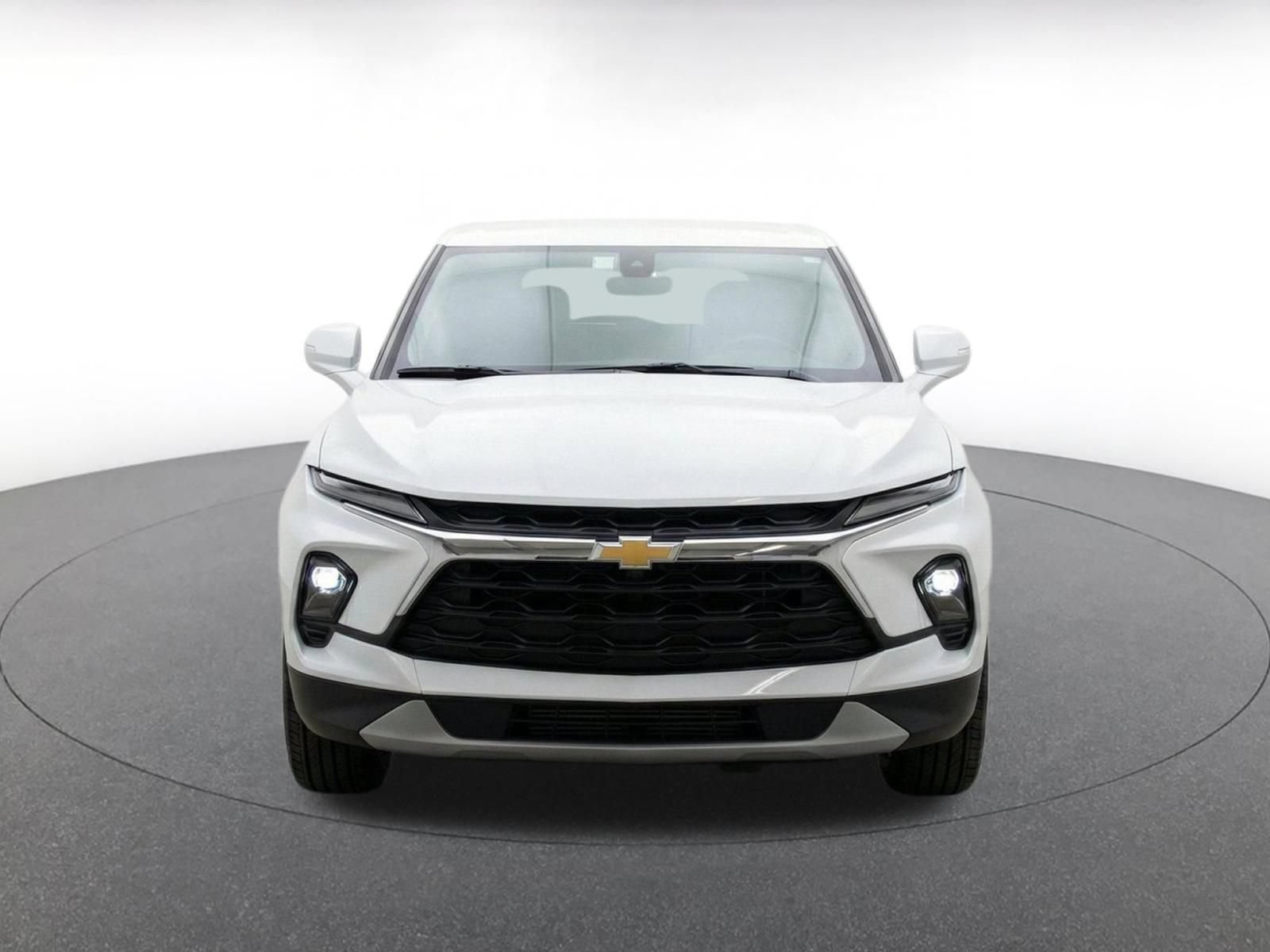 Used 2026 Chevrolet Blazer LT FWD image 2