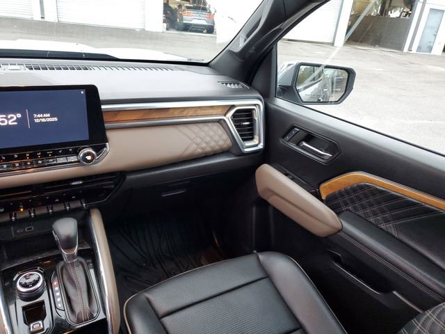 Used 2024 GMC Canyon Denali image 14