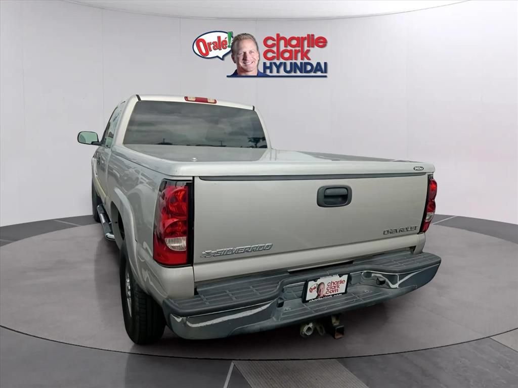 Used 2005 Chevrolet Silverado 2500 LS RWD image 2