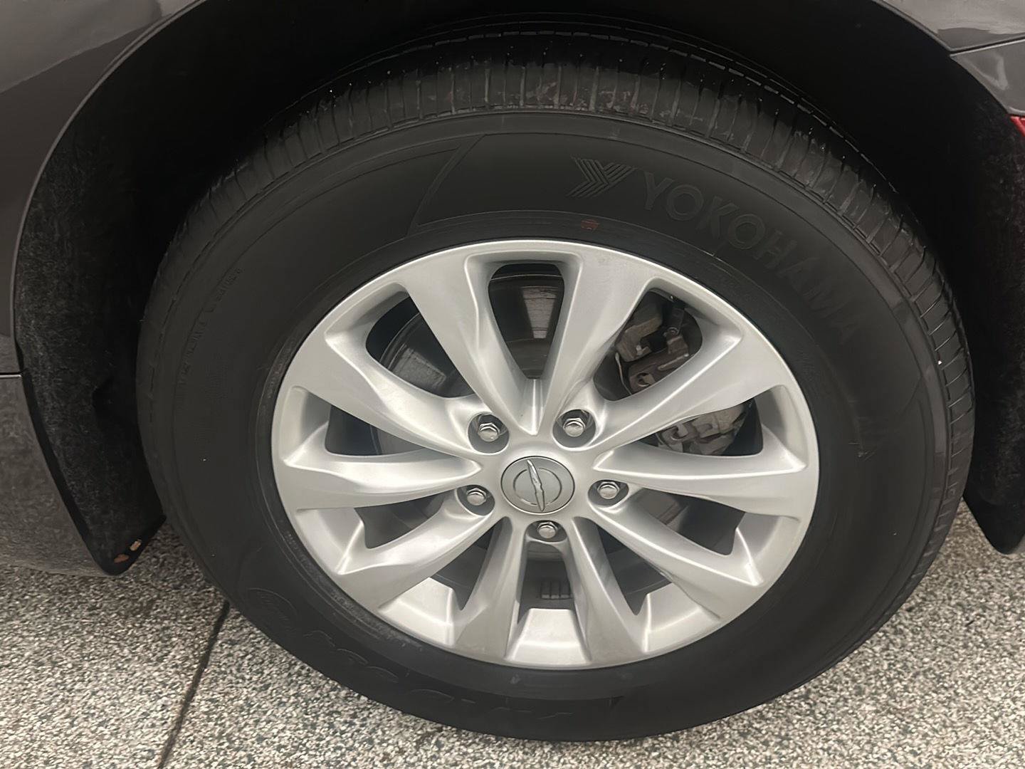 Used 2019 Chrysler Pacifica Touring Plus w/ Advanced Safetytec Group FWD image 11