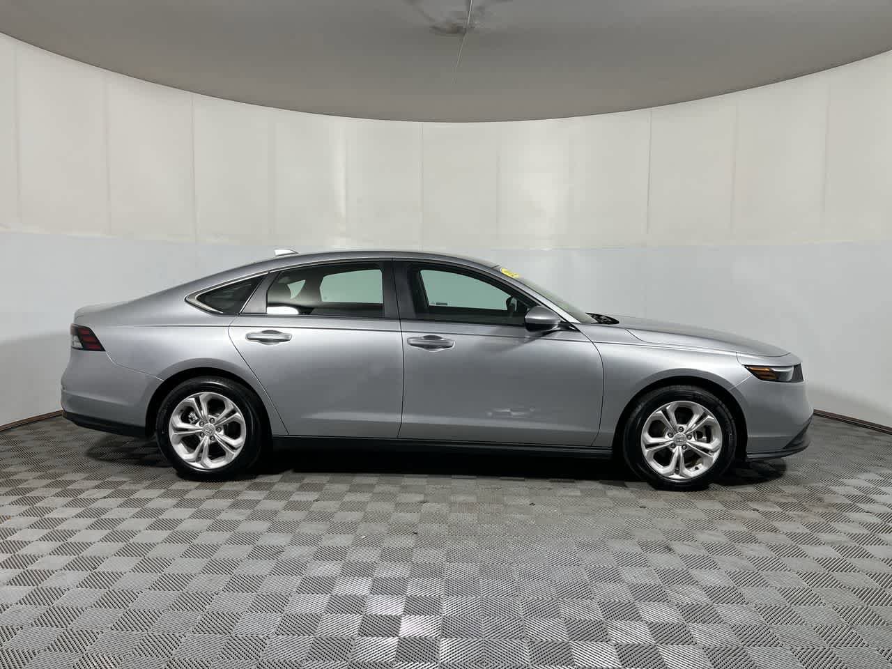 Used 2025 Honda Accord LX image 9