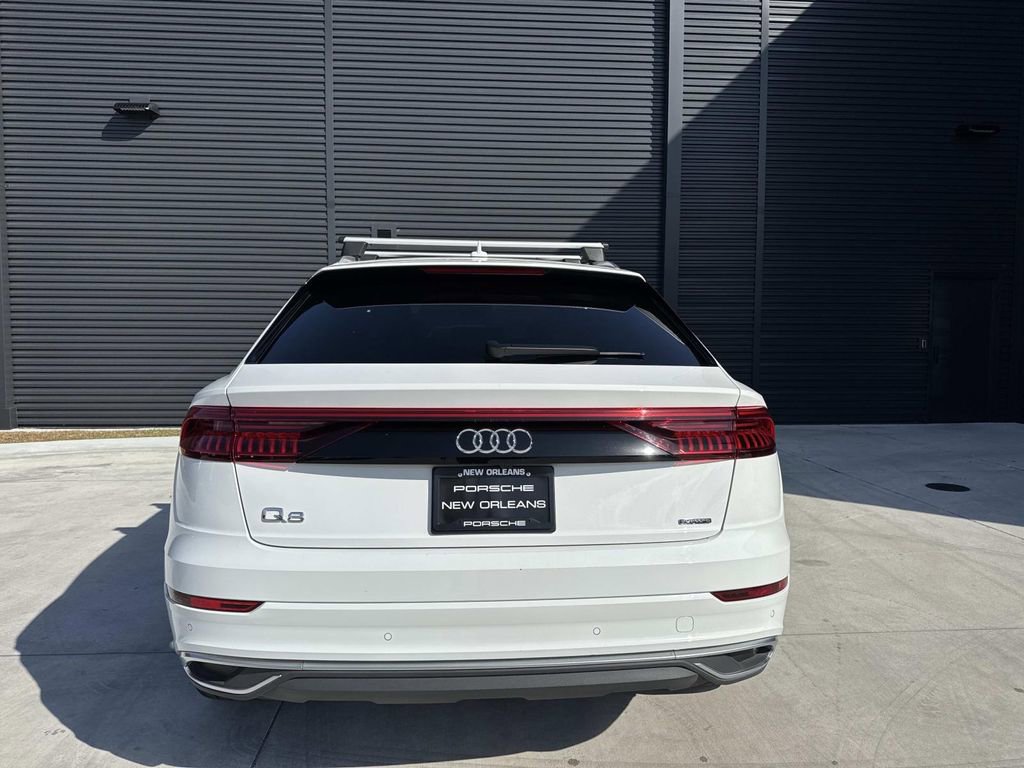 Used 2023 Audi Q8 Premium image 12