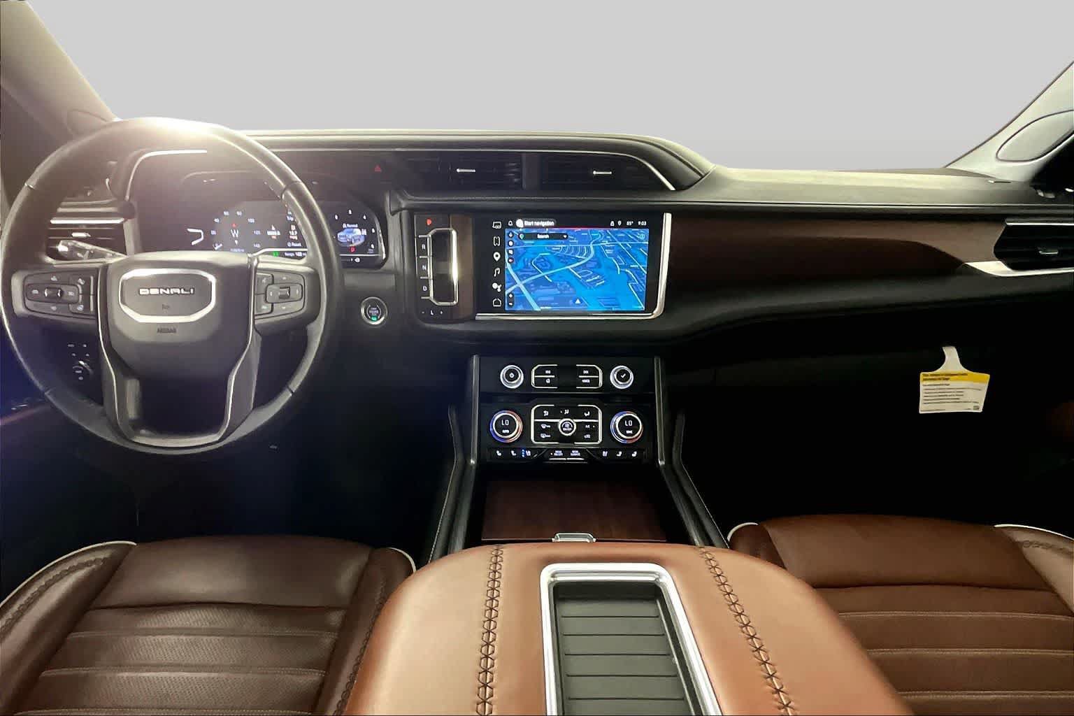 Used 2023 GMC Yukon XL Denali Ultimate AWD/4WD image 15