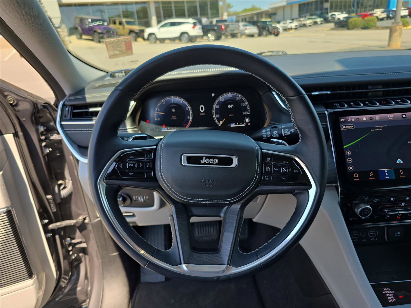 Used 2022 Jeep Grand Cherokee Overland w/ Luxury Tech Group IV image 31