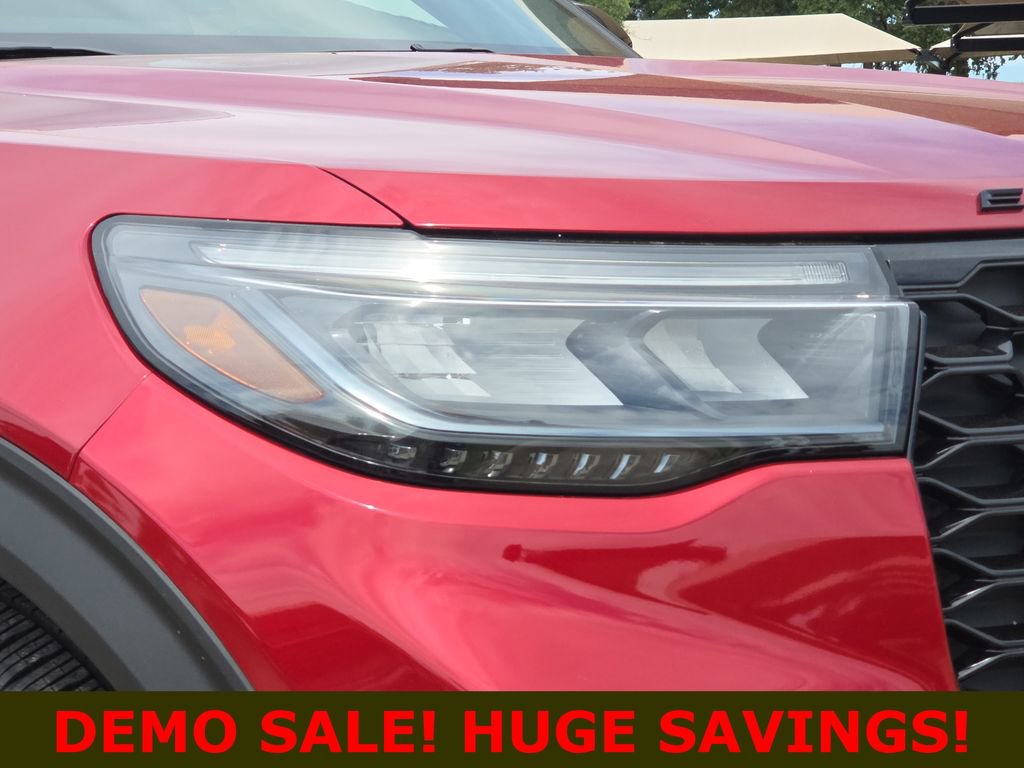 Used 2025 Ford Explorer ST image 4