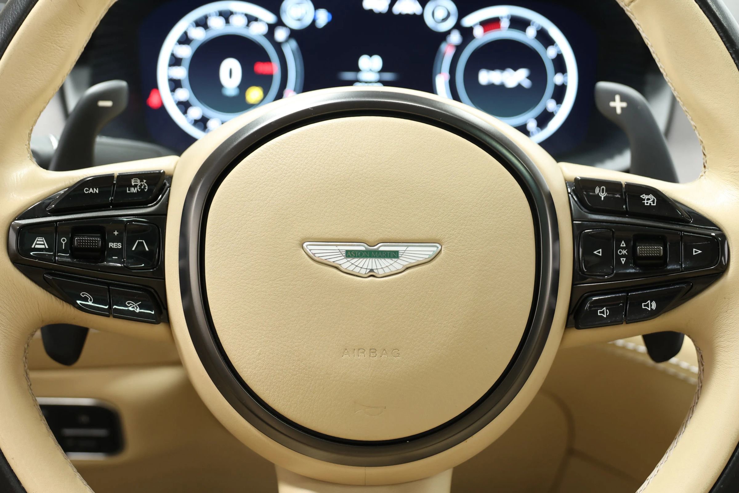 Used 2021 Aston Martin DBX image 25